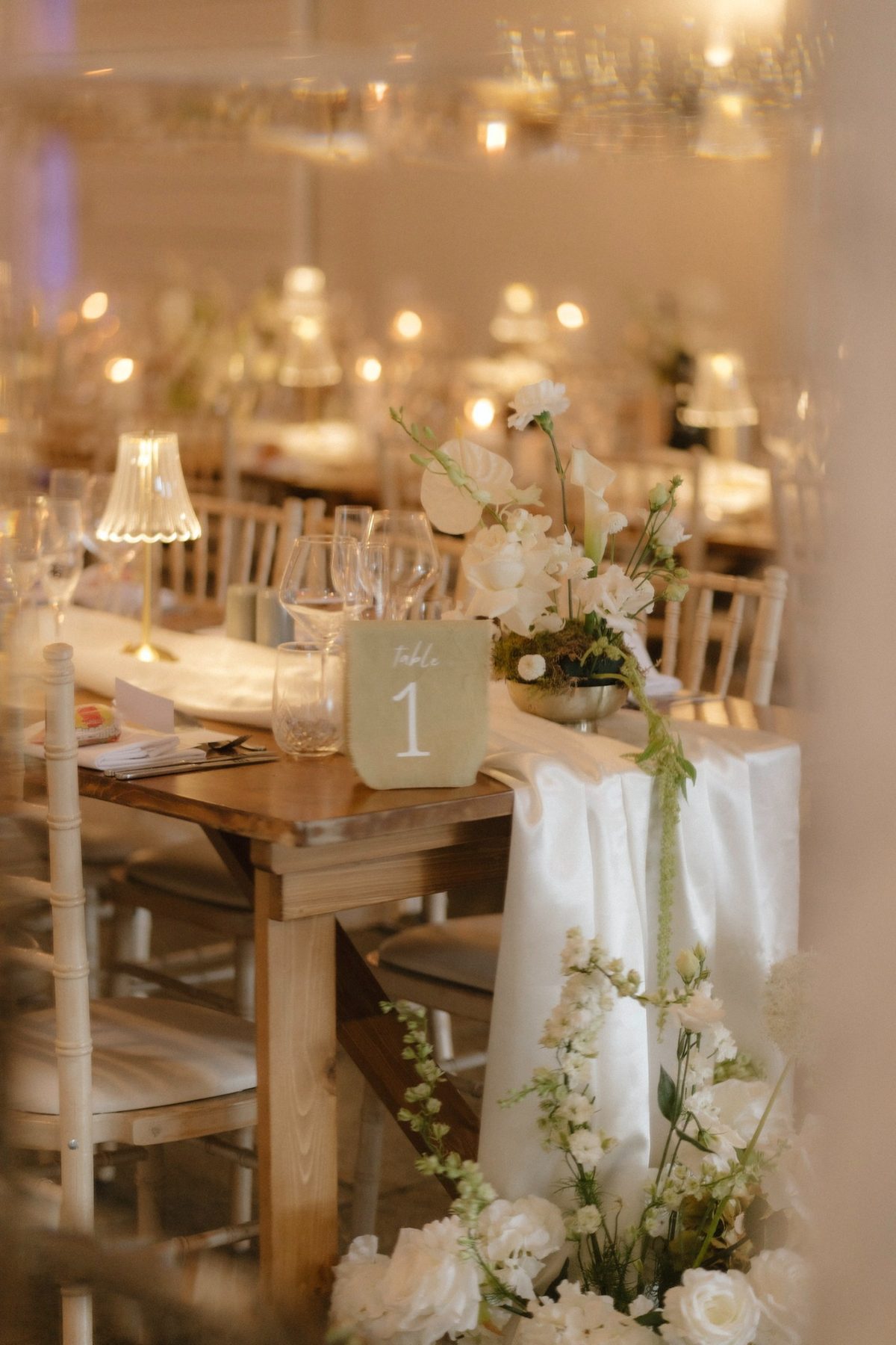 Extra Fleur candlelit wedding tablescape